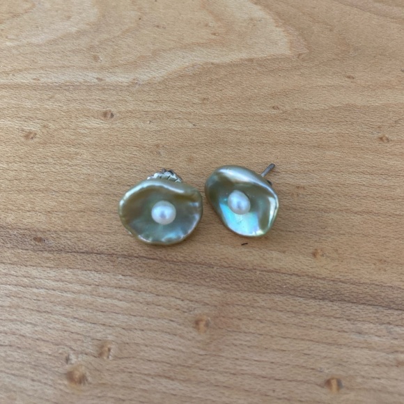 Anthropologie Jewelry - Anthropologie Iridescent Pearl Earrings